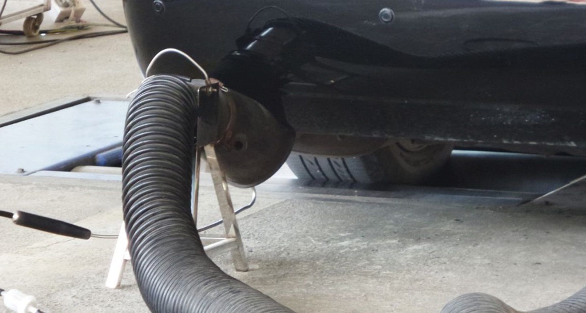 vaccumm hose sucking the gas from muffler
