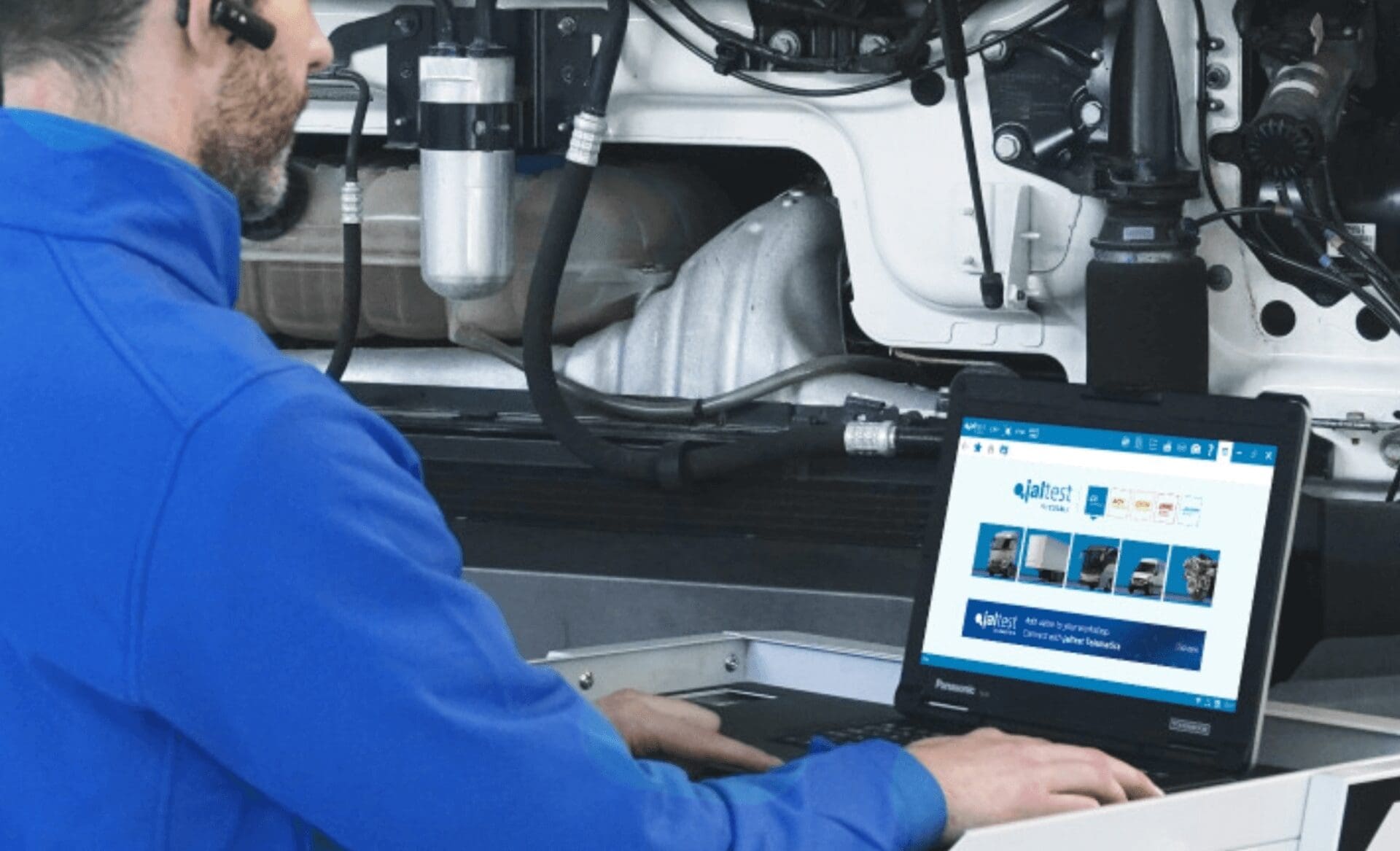 technician using jaltest for PACCAR Diagnostics