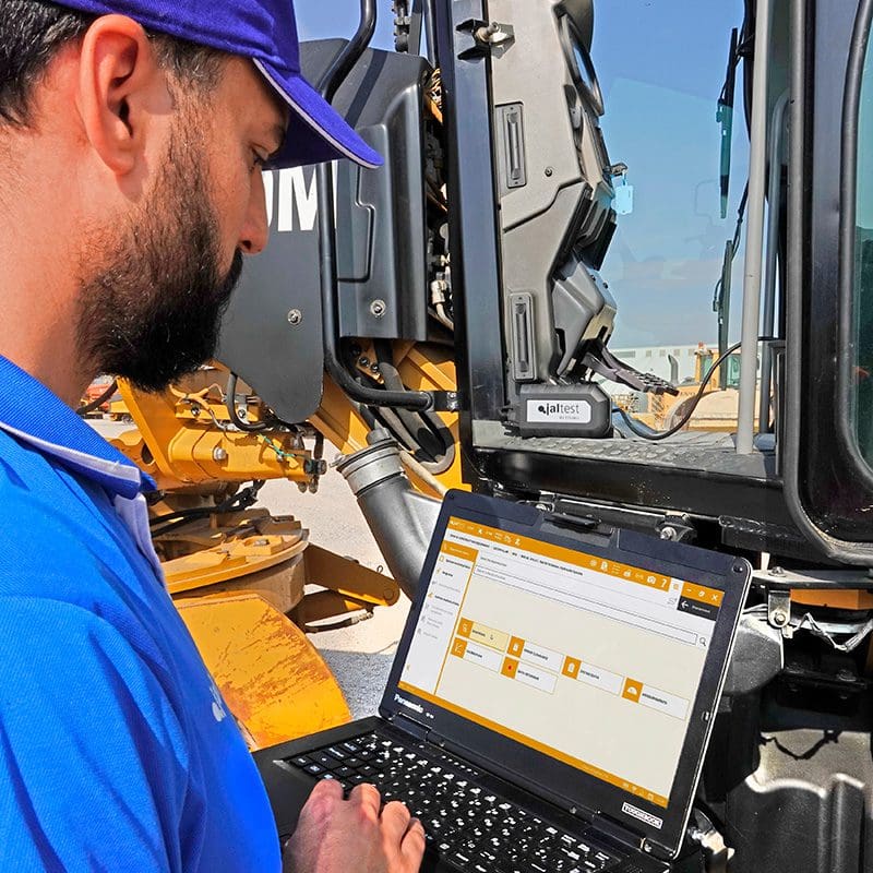 Jaltest employee working on Off Highway equpiment