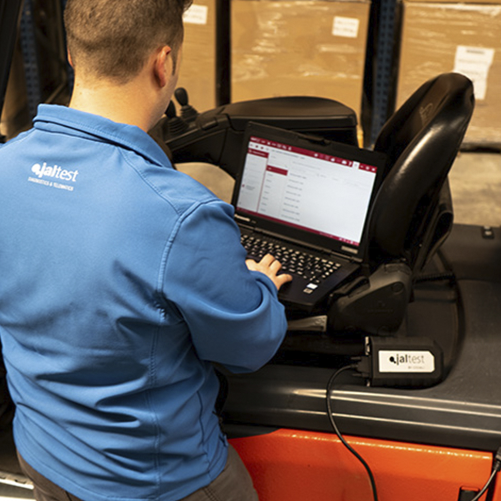 Jaltest diagnostic tool connected to Material handling forklift