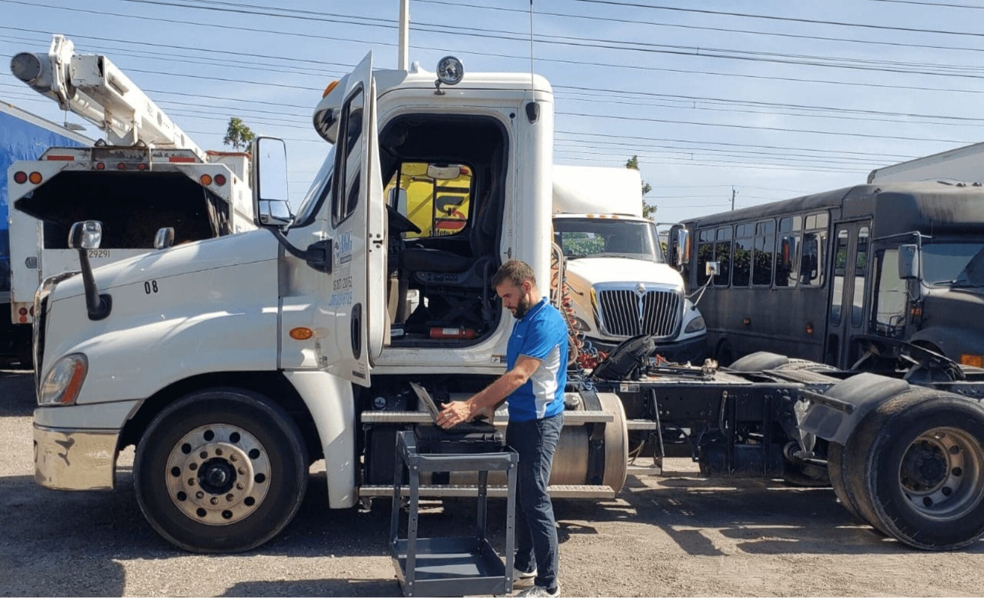 jaltest diagnostic technician performing scan on heavy duty truck