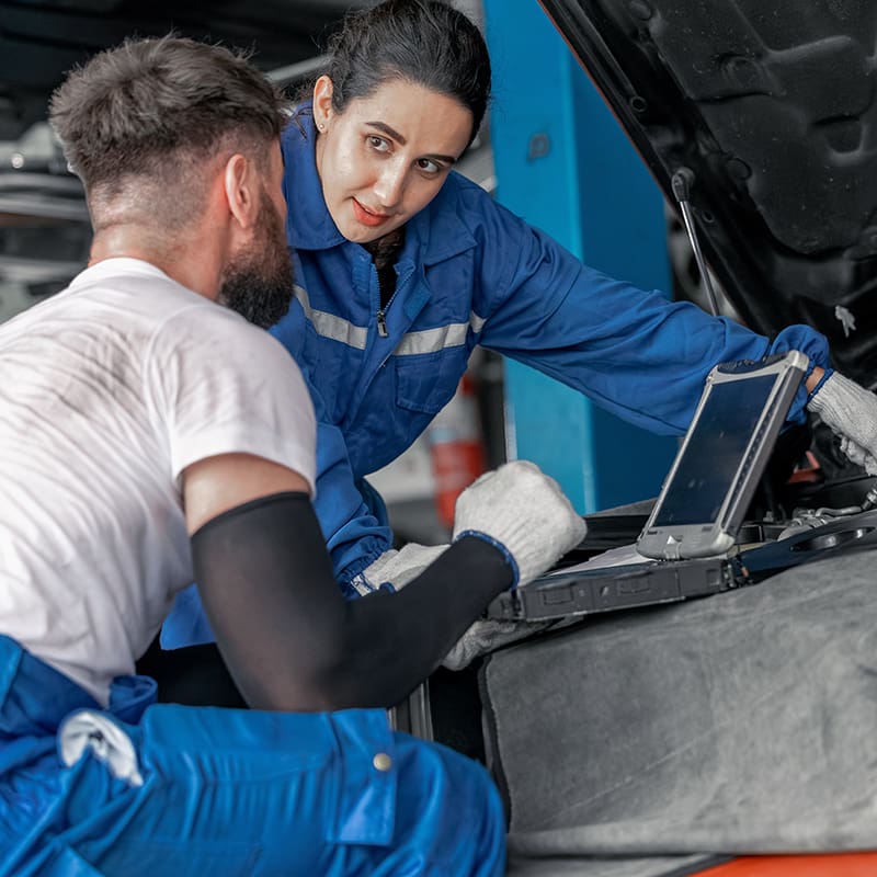 techs working with panasonic toughbook and car